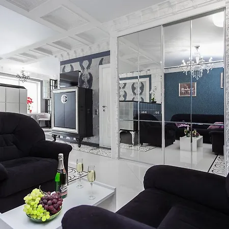 Na Mstislavtsa S Vidom Na Natsional'nuiu Biblioteku Apartment *