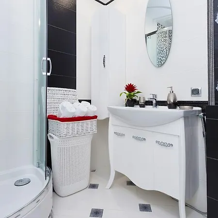 Apartment Na Mstislavtsa S Vidom Na Natsional'nuiu Biblioteku Minsk
